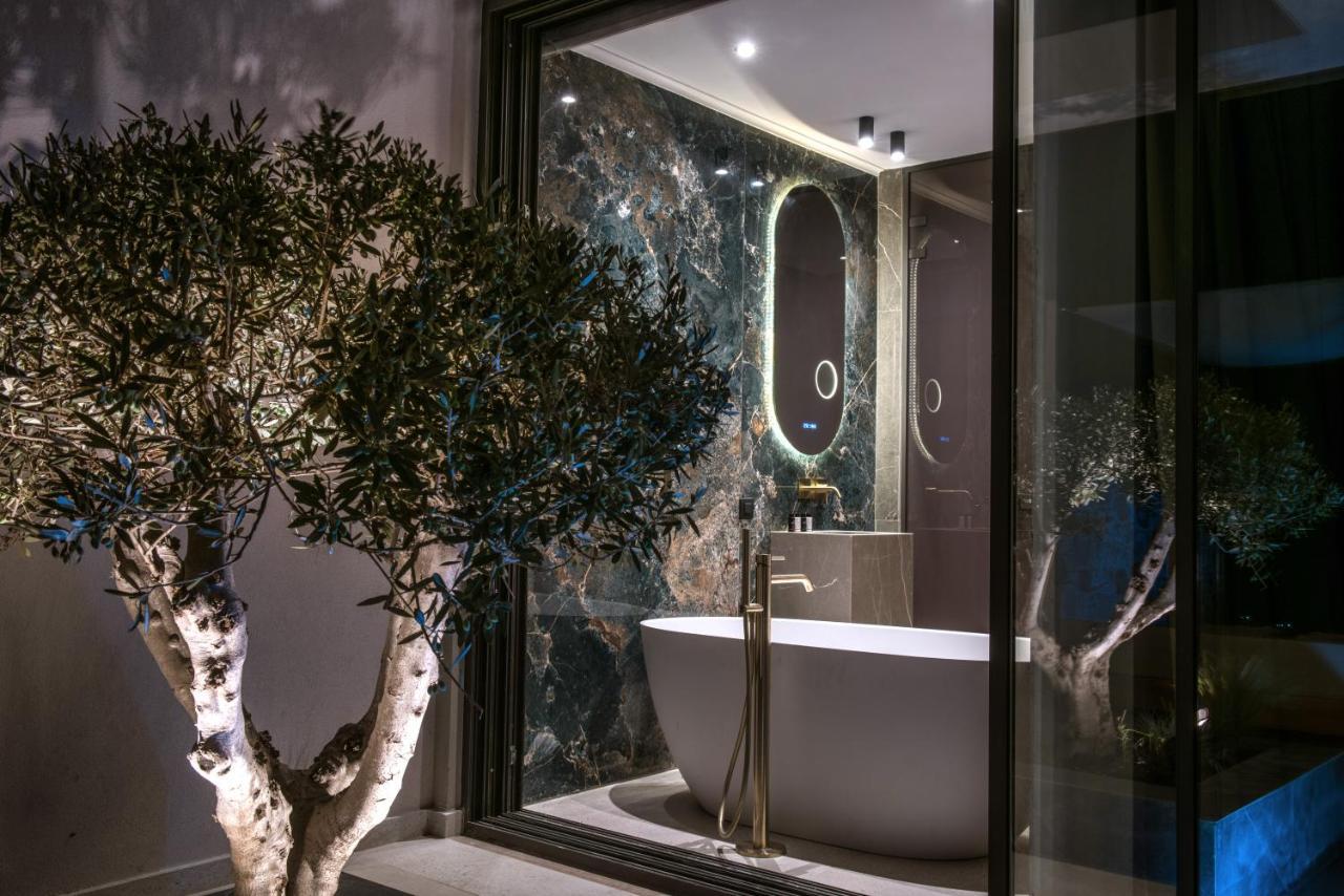 Suite Grotte avec Piscine Privée Chauffée - Vue sur Jardin